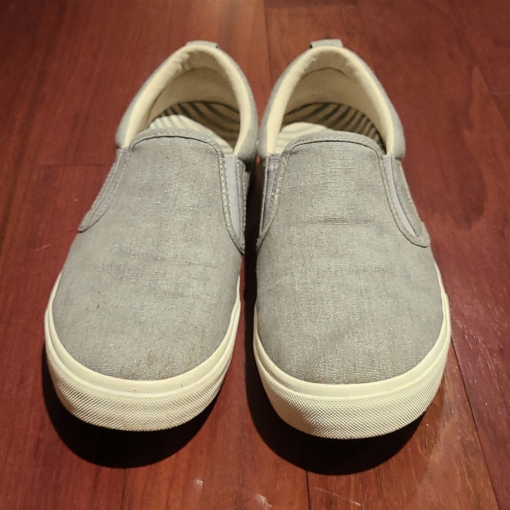 Taos Rubber Soul gray slip-on sneakers - size 9